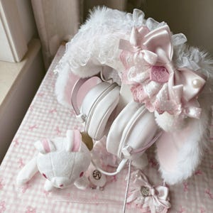 Fluffigt kaninöronskydd, kawaii coquette hörlursdekoration för AirPods Max Sony XM5 HyperX, hörlurstillbehör bild 4