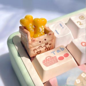 Tecla artesanal con diseño de oso kawaii y hueso de perro, resina brillante, bonito regalo para escritorio, tapa de teclado personalizada para teclados mecánicos
