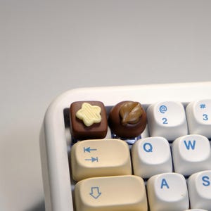 Kawaii Chocolate Artisan Keycap, Cute Sweet Food Keycap for Mechanical Keyboard, Cozy Gamer Desk Setup Decor Accessory