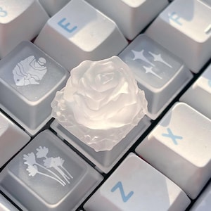 Tecla artesanal de rosa esmerilada, accesorio para teclado mecánico con diseño floral pastel, decoración de escritorio acogedora para chica gamer.