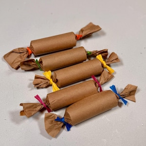 Rotoli di dolcetti a sorpresa - Giocattoli da lancio e da masticare per cincillà, porcellini d&#39;India, conigli, pappagalli, uccelli e piccoli animali / Giocattolo da lancio / Arricchimento