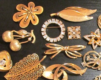 Vintage Jewelry Earrings Bracelet Clip & Brooches Ready to Wear or for Parts Twenty Five (25) Assorted Pieces Wedding Supplies (J589)