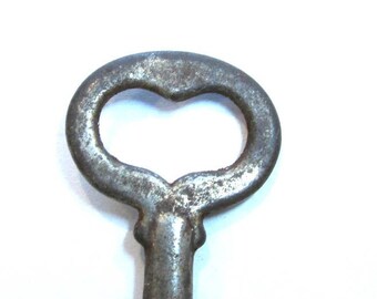 Heart Top Skeleton Key VINTAGE Antique Skeleton Key One (1) REAL Skeleton Key Heart Top Steampunk Jewelry Wedding Supplies (M306)