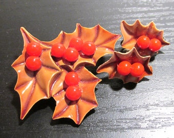 HOLLY Leaves and Berries Brooch and Earring Set VINTAGE Brown Leaves with Red Berries Christmas Pin Jewelry Holiday Supply (T600)