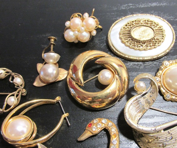 Vintage Jewelry for Parts Repair Ten 10 Assorted Gold Tone VINTAGE