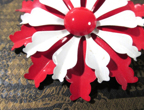 VINTAGE Flower Pin VINTAGE Red and White Enamel P… - image 2