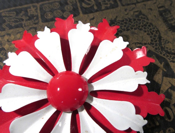VINTAGE Flower Pin VINTAGE Red and White Enamel P… - image 3