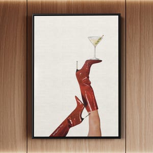 Bottoms Up Red Boot Martini Canvas Wall Art – Sexy Femme Fatale Cherry Girl Print do wózka barowego, kuchni lub domu inspirowanego NYC