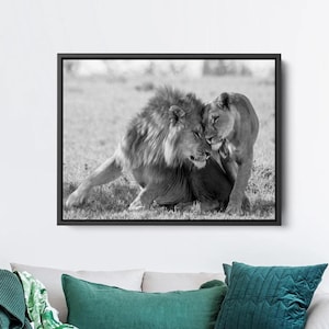 Toile d&#39;art murale Lions in Love – Décoration murale romantique pour un couple de lions, oeuvre d&#39;art animalière pour le salon ou la chambre, imprimé animal majestueux