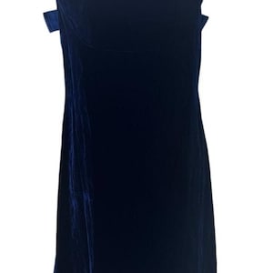 Minivestido vintage de terciopelo azul marino de Blanes, fabricado en Inglaterra. Lazos en la espalda. Talla 12.