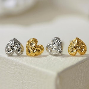 Delicados pendientes de corazón, pendientes de pepita de oro, pendientes de hélice de corazón de oro hechos a mano, regalos únicos para ella o su hija, regalo para mejores amigas