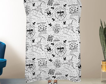 Fourth Wing Fleece Blanket, Cozy Velaris Blanket Fantasy Book Lover Throw, Dragon Design Reading Blanket, Unique Fandom Gift