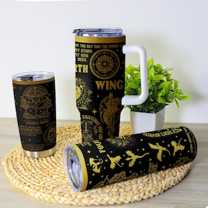 Fjärde vingen-mugg, järnflammamugg, basgiathkrigets universitetsmugg, fantasy-boklig rostfri kaffemugg present bild 2