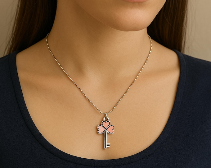 Lucky Tre Leaf Clover Necklace – Elegant Good Luck Charm Jewelry, Meaningful Gift for Her