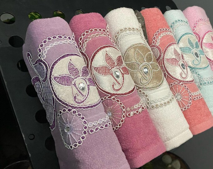 Premium Cotton Hand & Face Towel: Luxuriously Soft, Absorbent, Eco-Friendly Bathroom Accessory