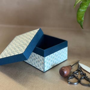 Square box | Box | Gift box | Jewelry box | Box with lid | with fabric around flower paper