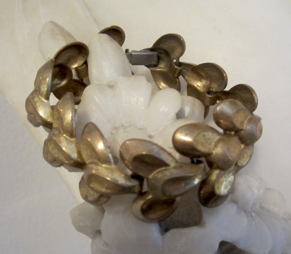 1940s Monet Interlocking Burnished Heart Link Brac