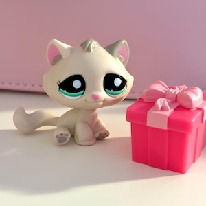 LPS Littlest Pet Shop Bon Bon Kitten Cat #2079 Figure Hasbro 2006