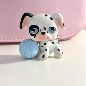 Dalmatian 44 with blue ball accessory littlest pet shop