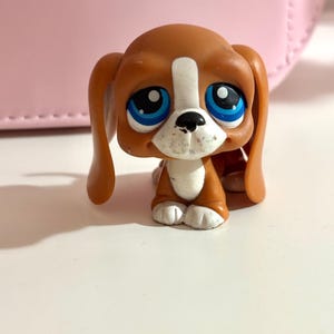 Littlest Pet Shop LPS Bassett Hound Blue Eyes #222 2013 Hasbro