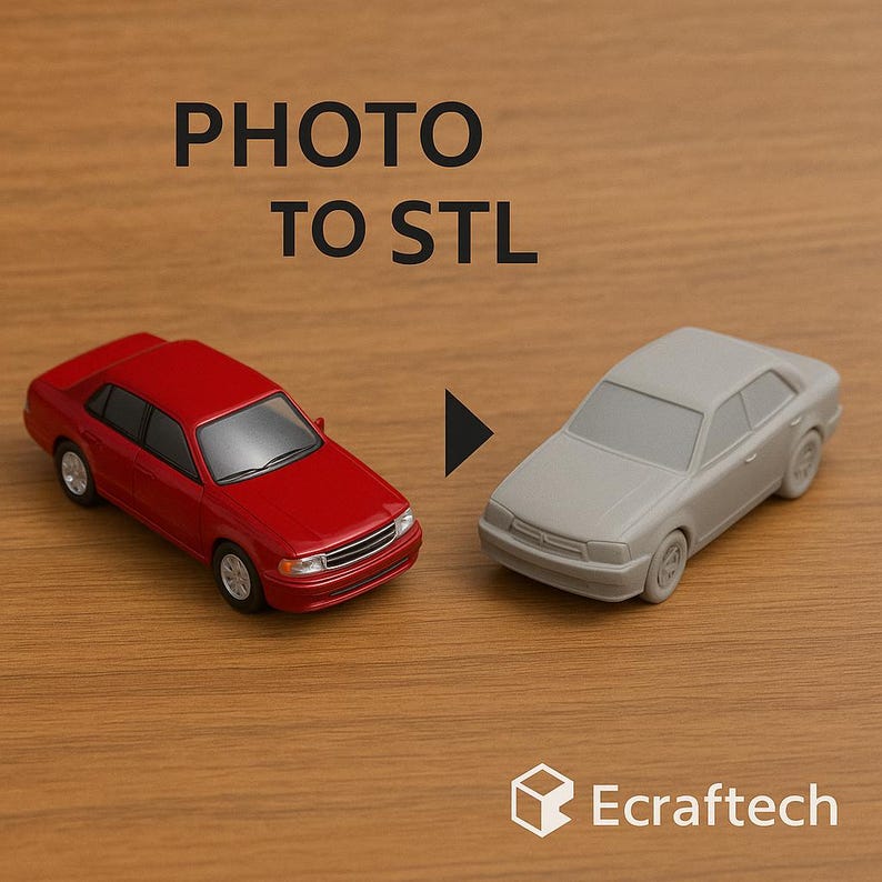 Może przedstawiać: Czerwony samochodzik obok szarego modelu samochodu wydrukowanego w 3D na drewnianej powierzchni. Nad samochodami widnieje napis "PHOTO TO STL". Logo Ecrafttech znajduje się w prawym dolnym rogu.