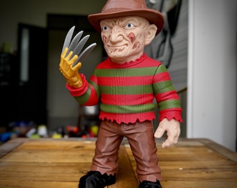 Estátua de Assassino de Sonhos de Terror com Suéter Listrado e Garras - Figura Assustadora - Impressão 3D - Decoração de Mesa - Colecionável