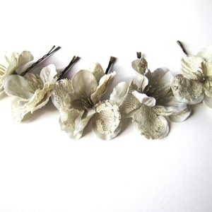 Pale Green Flower Hair Pin Set, Light Sage Green Bobby Pin Flowers with Lace image 3