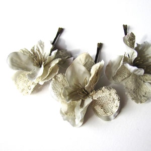 Pale Green Flower Hair Pin Set, Light Sage Green Bobby Pin Flowers with Lace image 4