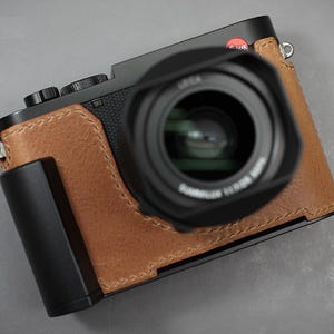 LIM&#39;S Genuine Italy Leather Camera Half Case Metal Grip Dovetail Plate Handmade for Leica Q3 Q3 43 [Tan Brown]