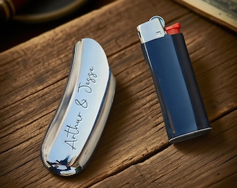 Personalisiertes Feuerzeugetui aus Metalllegierung in Bananenform für BIC J5, hochwertige, gebogene Hülle | Schlüsselanhänger, winddichter Schutz, individuell graviertes Geschenk