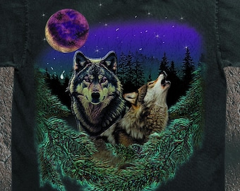 Vintage Wolf Moon Tee - 90s Streetwear Graphic T-Shirt - Wilderness Howling Design - Y2K Grunge Aesthetic - Unisex Distressed Outdoor Shirt