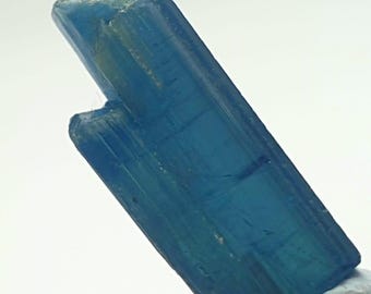 Natürlicher blauer Indigolith Turmalin-Kristall, Rohediment aus Afghanistan, 3.80 Karat