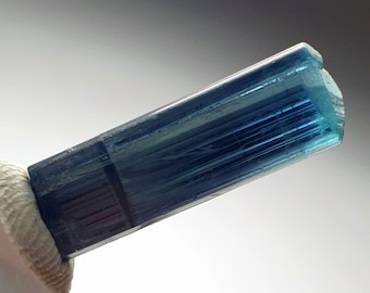 Roher Indigolith Turmalin Kristall: Natürlicher Blauer Turmalin Specimen, Afghanistan - 6.75 Karat