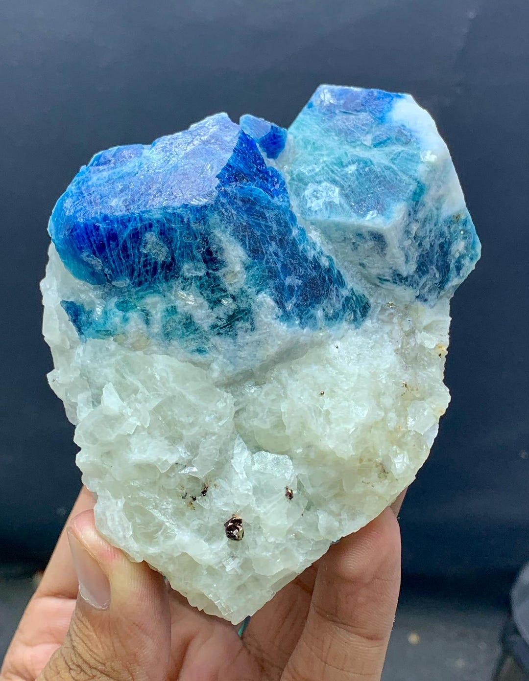 Natural Big Blue Color Sodalite Crystal Fluorescent Raw Sodalite ...