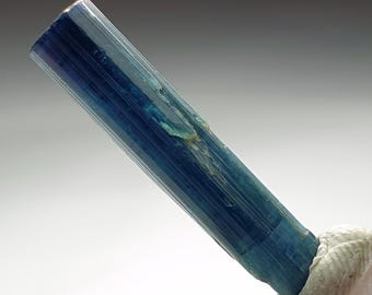 Natürlicher blauer Indigolith Turmalin Kristall, Rohafghanistan Specimen, 8.65 Karat