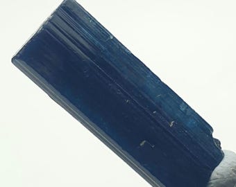 Natürlicher blauer Indigolith Turmalinkristall, Afghanistan Rohmaterial, 8.15 Karat