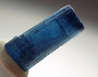 Roher Indigolith Turmalin Kristall, Afghanistan Specimen, 6.85 Karat