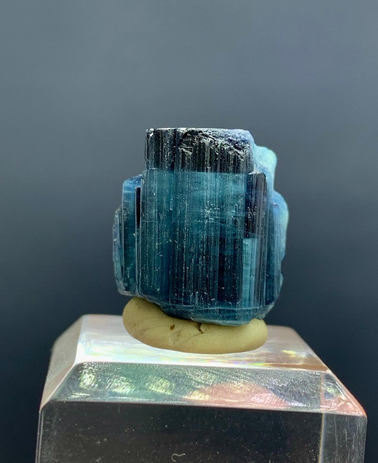 バイカラートルマリンクリスタル：ブルーインディコライト原石標本