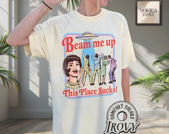 Koszulka „Beam Me Up This Place Sucks” w kolorach Comfort, koszulka z modnym filmem ST5, koszulka z humorem kosmicznym, cytat retro o porwaniu przez kosmitów z UFO