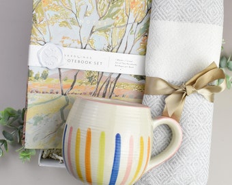 Coffret cadeau de sympathie, tasse en grès, lot de cahiers, serviette en coton bio