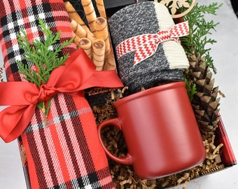 Merry and Bright Holiday gift box, Christmas gift box, Gift box for women, Care package, holiday gift box, cozy gift, thank you gift basket
