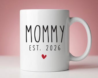 Mug Mommy Est 2026, cadeau nouvelle maman, faire-part de grossesse, tasse à café future maman avec coeur rouge
