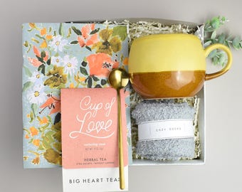 Coffret cadeau thé douillet, mug en céramique jaune, carnet de notes à fleurs, chaussettes douillettes, cadeau amateur de thé pour elle, kit soins personnels