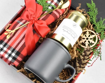Holiday Gift Box | Christmas Gift Ideas | Merry Christmas Gift Box | Holiday Corporate Gifts | Family, Coworker | Christmas Box, Gift Basket