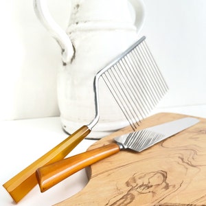 Vintage Bakelite Cake Cutter and Server Set