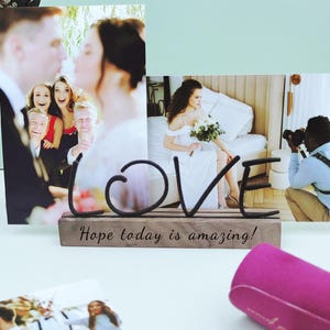 Hochzeitsfotokartenhalter, Gravur Holz Fotoständer, Geschenk für Braut und Bräutigam Liebe, Familienfotos Ständer, Foto Geschenk für Paar