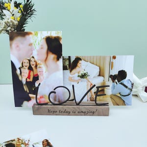 Support photo en bois à graver, Présentoir pour cartes - Porte-cartes en bois, Porte-cartes de visite, Présentoir photo, Cadeau pour l'amour des jeunes mariés, Cadeau pour couple