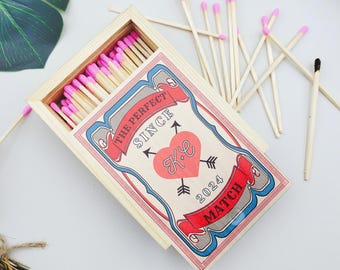 Caja de cerillas grande de madera personalizada para parejas, caja de cerillas personalizada con nombre y fecha, regalos de aniversario para parejas, regalos de boda para ella, recuerdos de boda