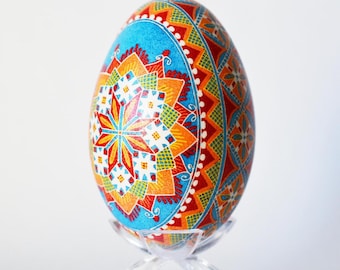Turkosblå ukrainska gåsägg Pysanka, påskäggsprydnad, handmålade batikkonstägg