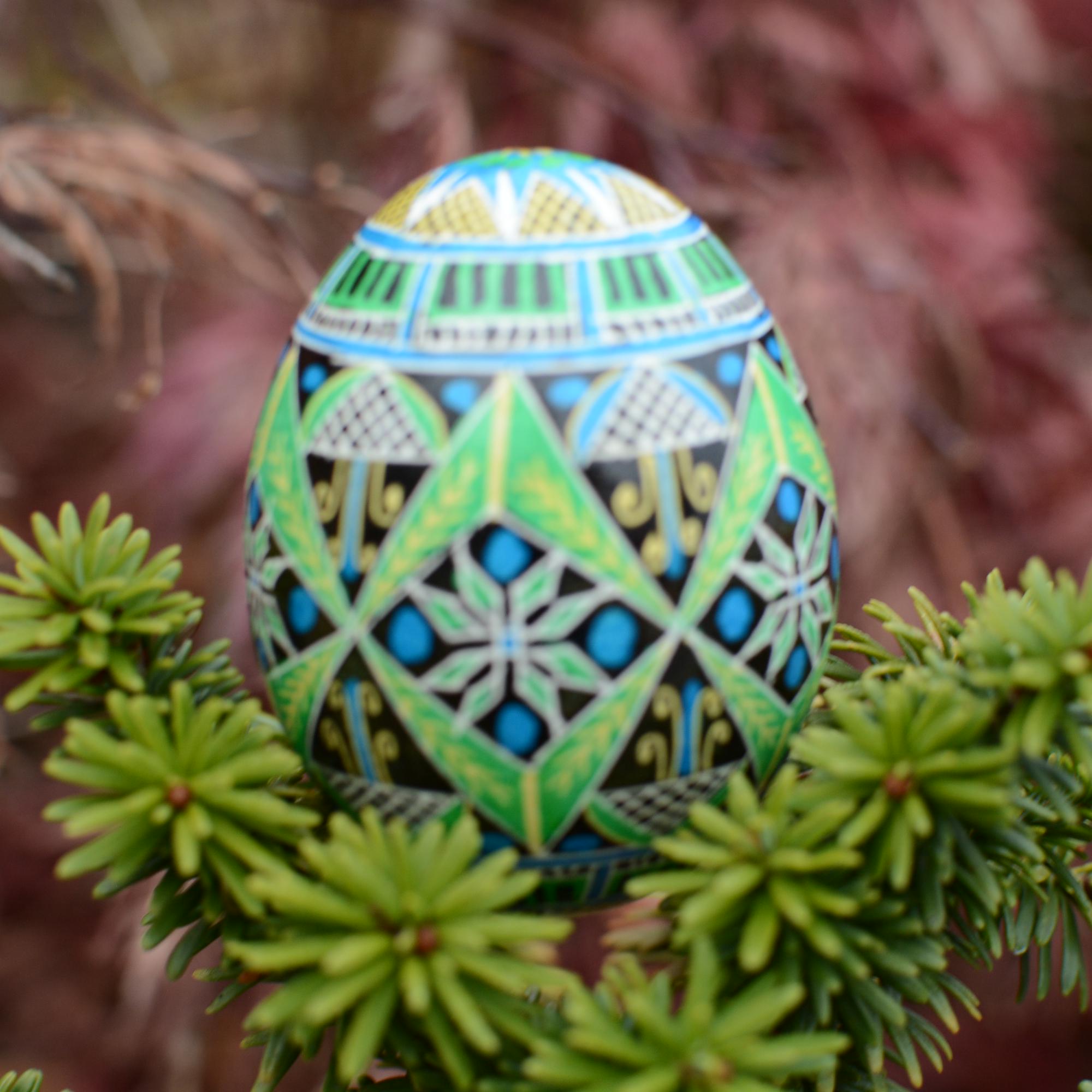 緑のピサンカ卵、本物のバティックアートの卵殻、ユニークなイースター